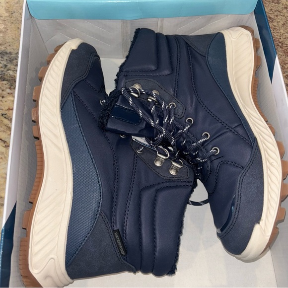 BareTraps Shoes - Navy BareTrap Winter Boots NWT